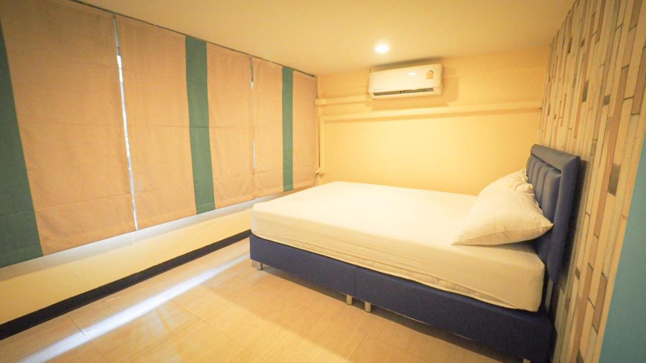 I-Sleep Silom Hostel Bangkok Bagian luar foto