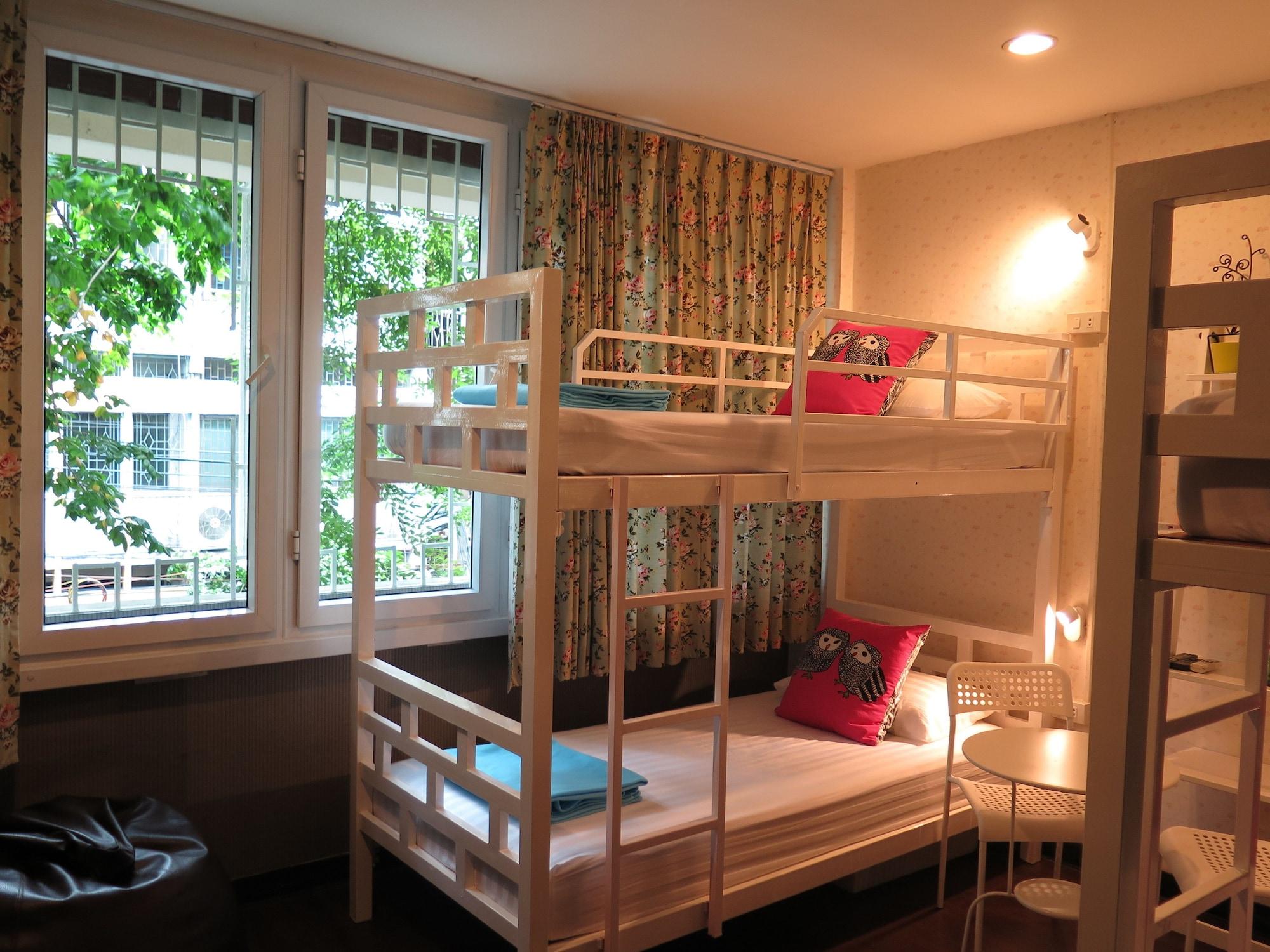 I-Sleep Silom Hostel Bangkok Bagian luar foto